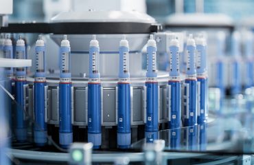 Close-up,Of,Medical,Injector,On,Conveyor,Line,During,Production,Process